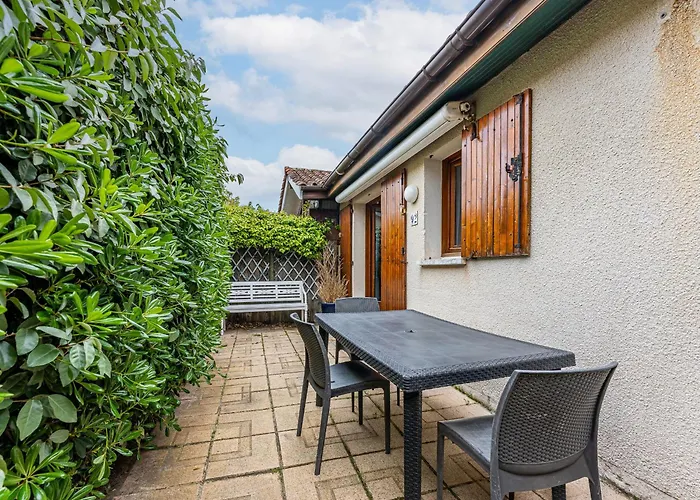 Maison Mitoyenne 300m De La Avec Cour Et Parking - 4 Pers, Non Fumeur - Fr-1-521-242 Vakantiehuis *